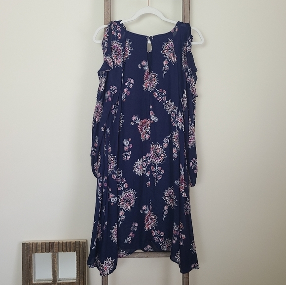 ⭐️40% Off⭐️ Old Navy Cold Ruffle Shoulder Navy & Floral Dress - Picture 3 of 15
